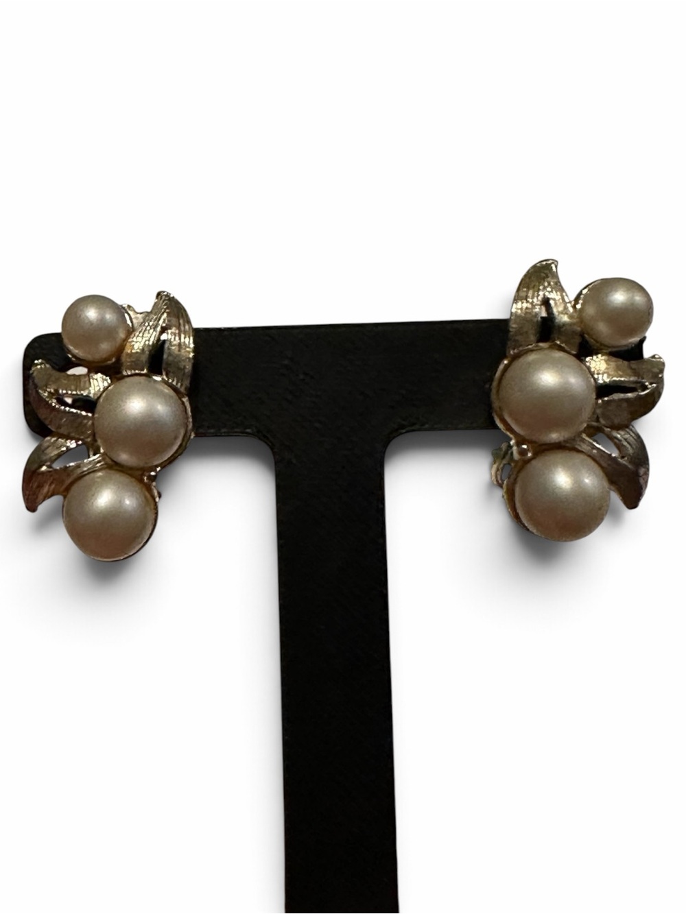 Vintage 1960s STAR Faux Pearl Silver Tone Leaf Clip On Earrings